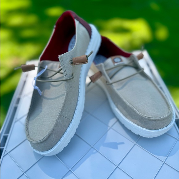 Hey Dude Tan White Maroon Wendy Chambray Boho Casual Moccasin Shoes New w/ Tags - Picture 7 of 14